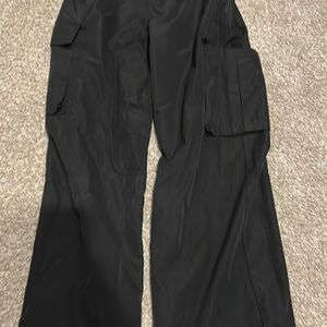 Small Black Cargo pants 🖤